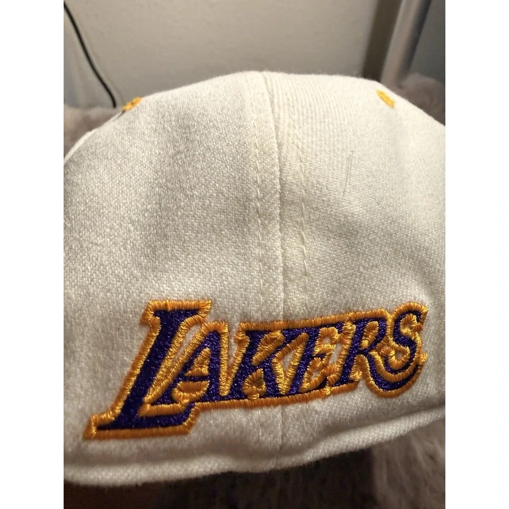 Authentic Los Angeles Lakers Adidas NBA On Court Flexfit Hat Baseball L/XL